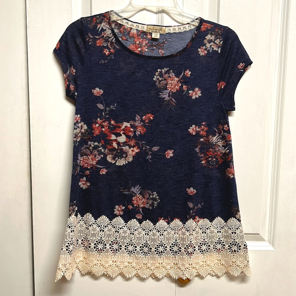 One World Multi Color Floral Print Cream Lace Trim Short Sleeve Top Size S